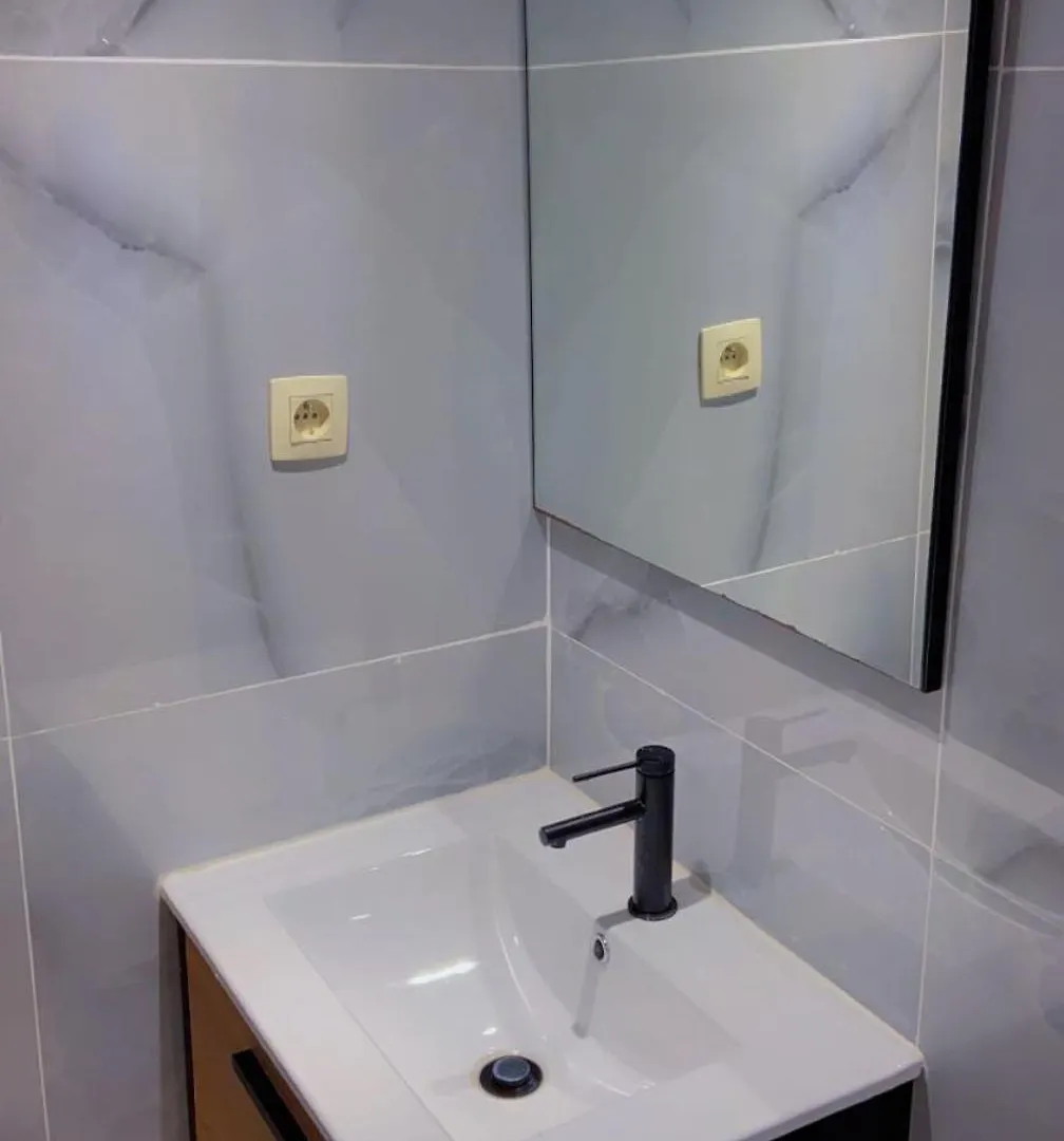 Coumbis Faye Daire Brüksel Belçika